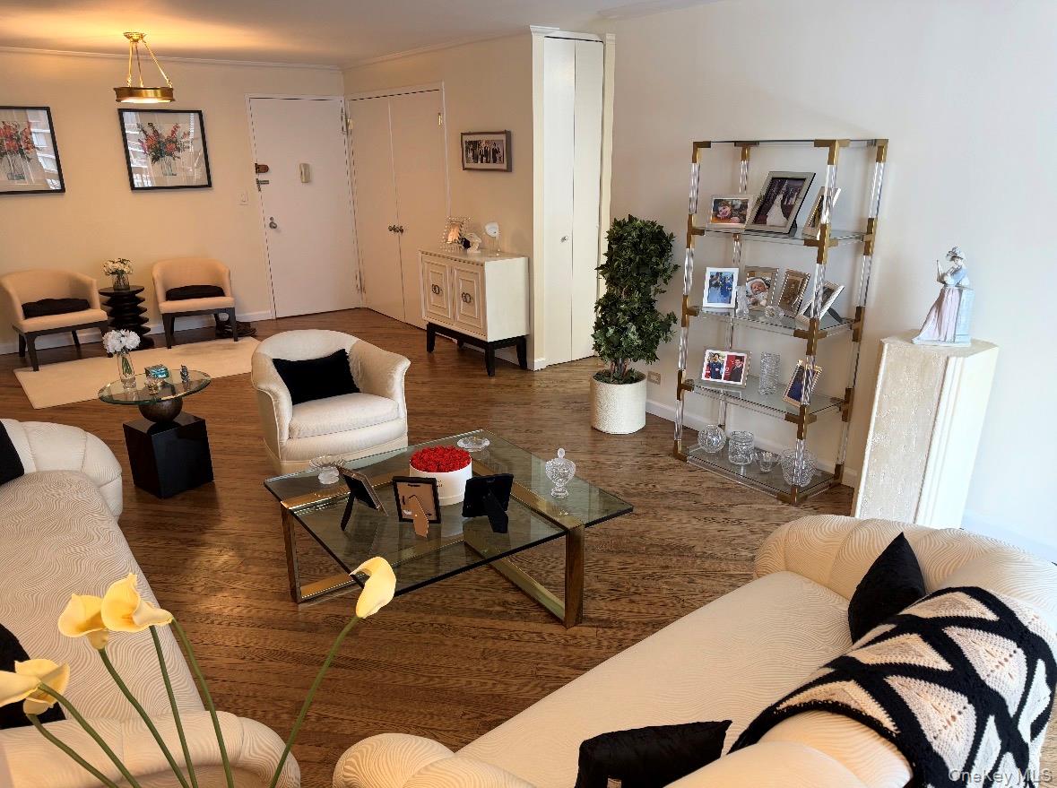 1 BAY CLUB Drive 12 F