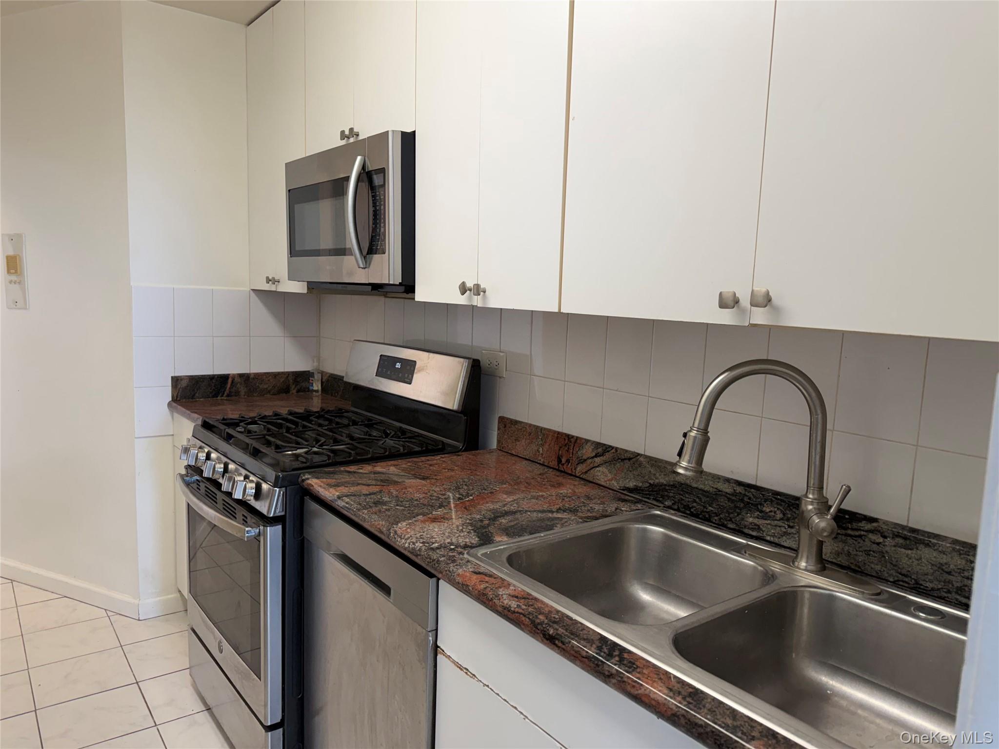 85-15 Main Street 12J