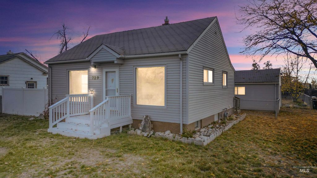 Photo of 729 N 11th Ave, Buhl, ID 83316 (MLS # 98968267)