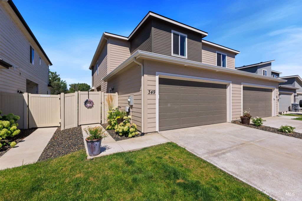 Photo of 349 N Stone Canyon Ln, Star, ID 83669 (MLS # 98994459)