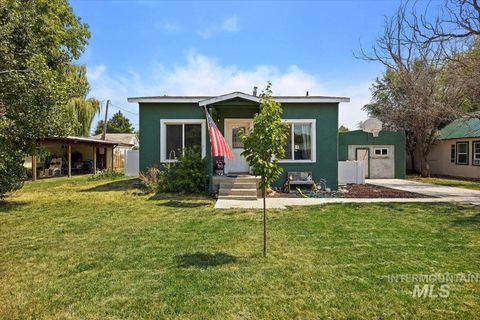 Photo of 722 Nevada St, Gooding, ID 83330 (MLS # 98949178)