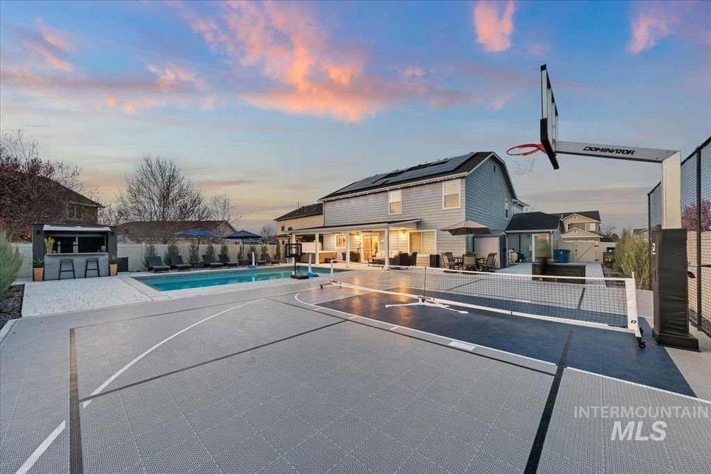 Photo of 1015 E Cape Elizabeth Dr, Nampa, ID 83686 (MLS # 98979624)