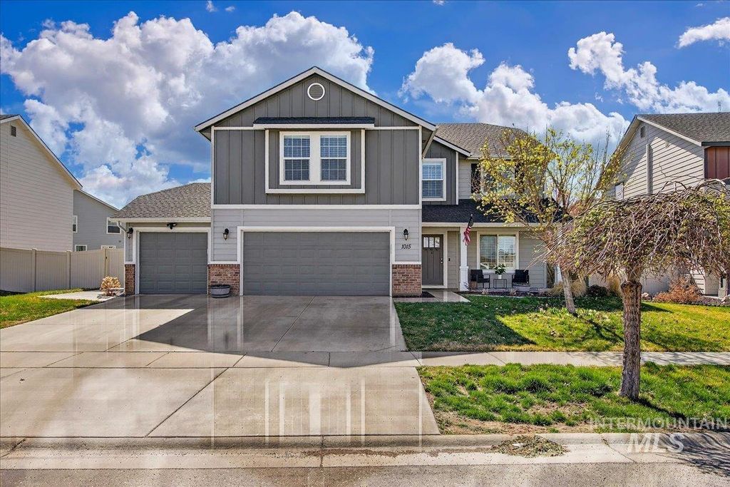 Photo of 1015 E Cape Elizabeth Dr, Nampa, ID 83686 (MLS # 98979624)