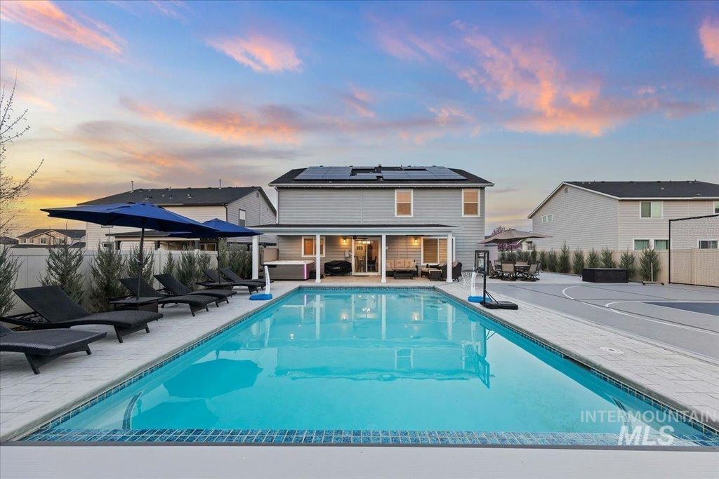 Photo of 1015 E Cape Elizabeth Dr, Nampa, ID 83686 (MLS # 98979624)