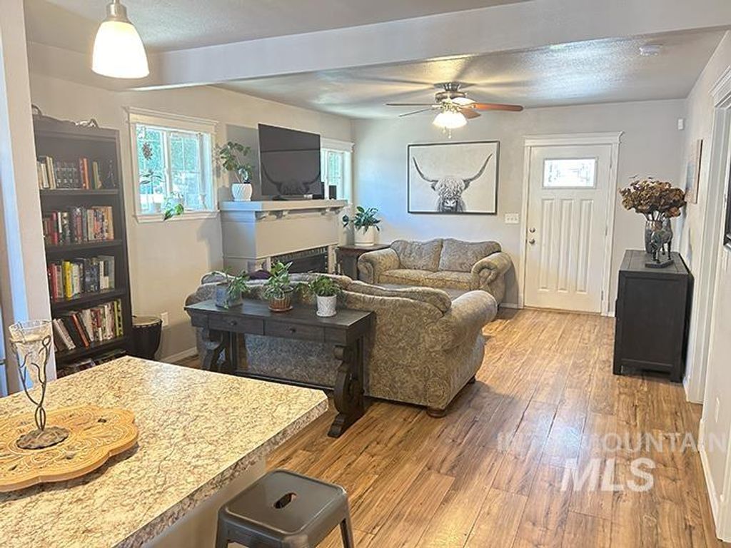 Photo of 1319 9th Ave, Lewiston, ID 83501 (MLS # 98958975)