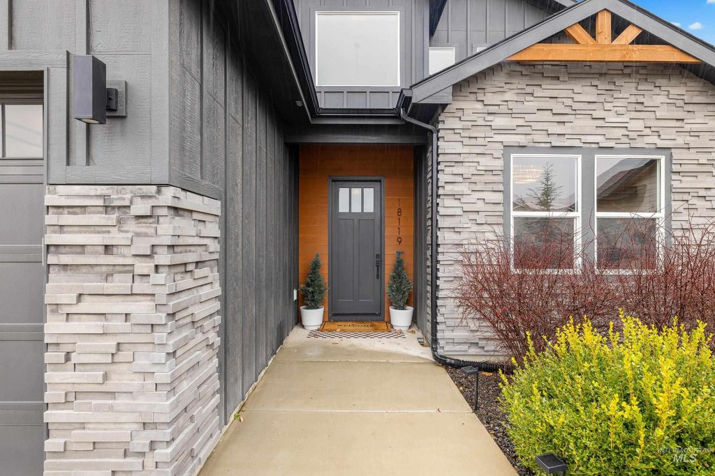 Photo of 18119 N Fallspring Pl, Nampa, ID 83687 (MLS # 98977053)