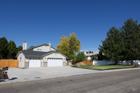 Photo of 2050 W Sandalwood DR, Meridian, ID 83646 (MLS # 98996888)