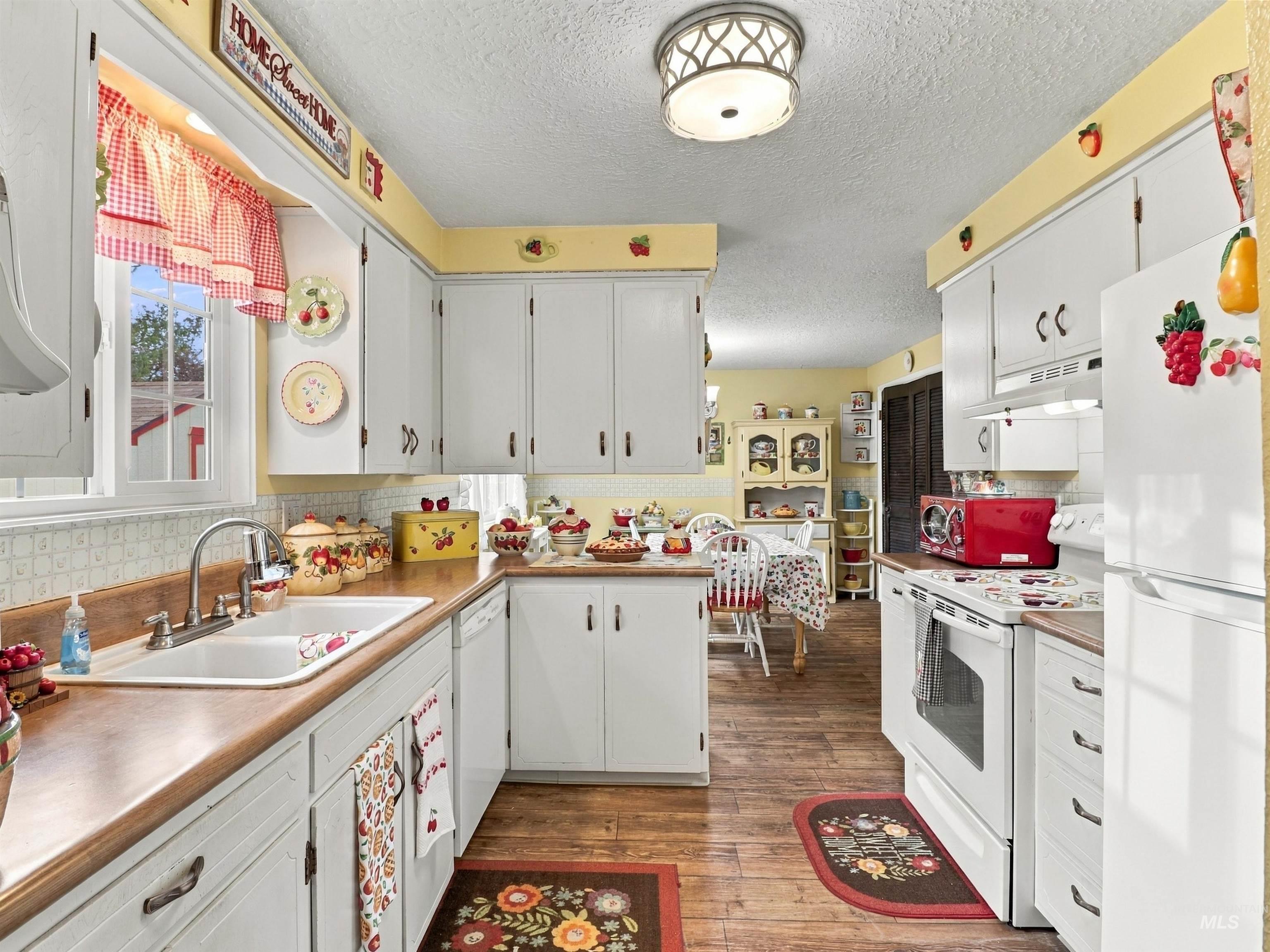 8635 W Winchester