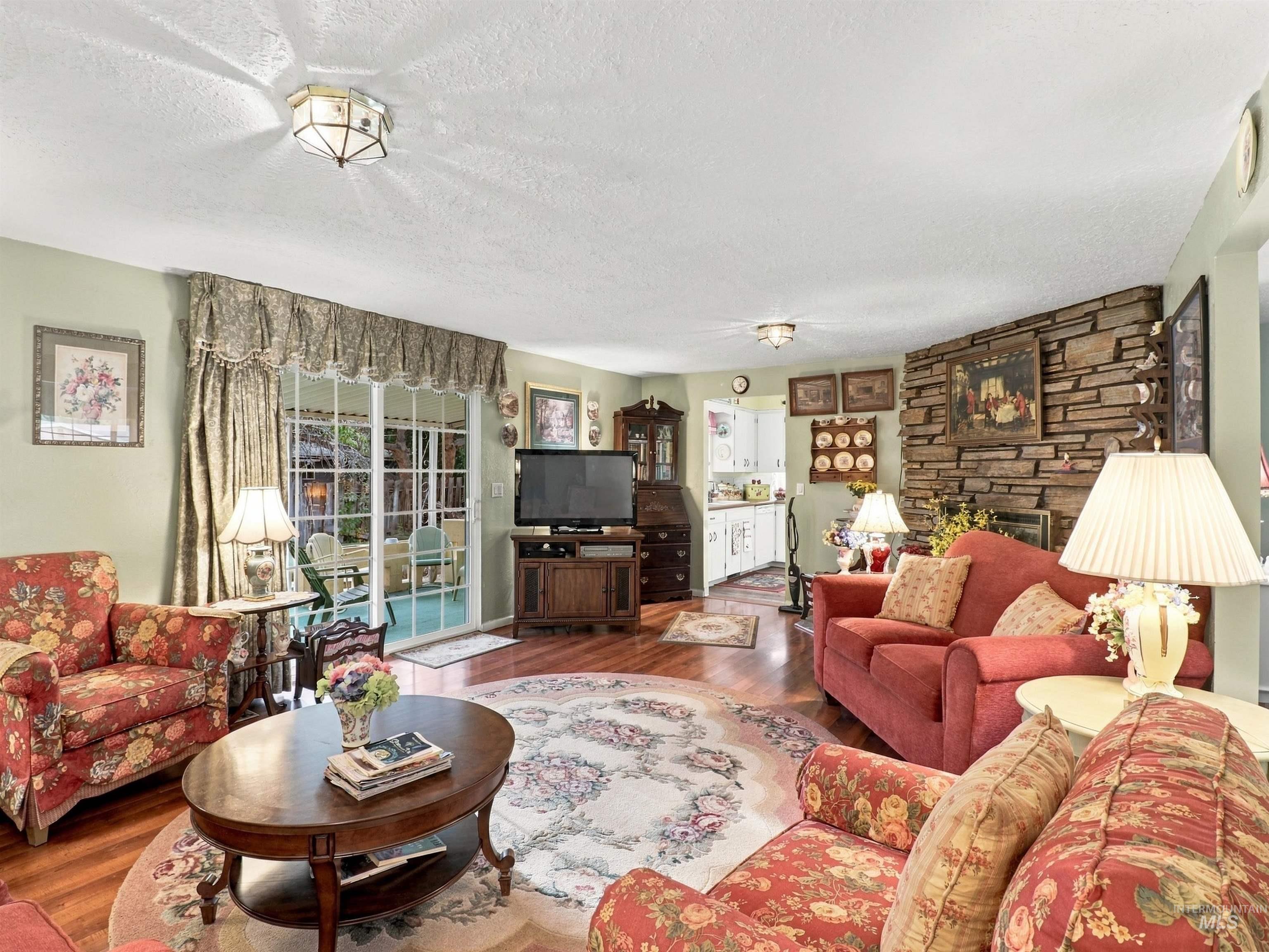 8635 W Winchester