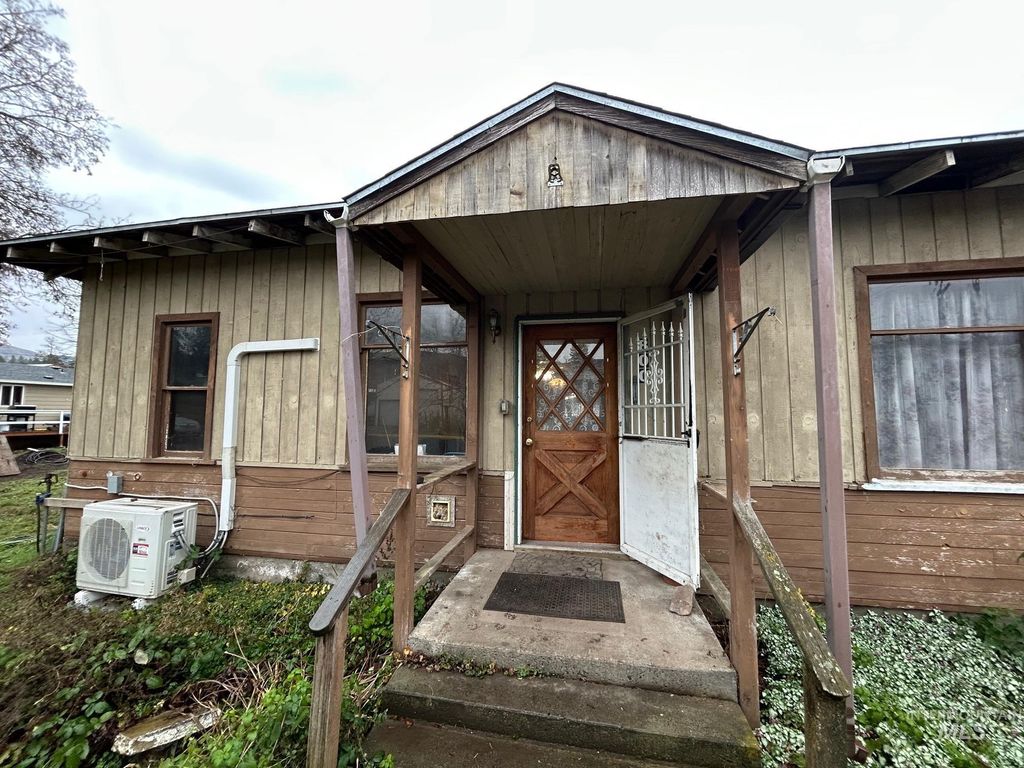 Photo of 800 Culdesac Avenue, Culdesac, ID 83524 (MLS # 98970382)