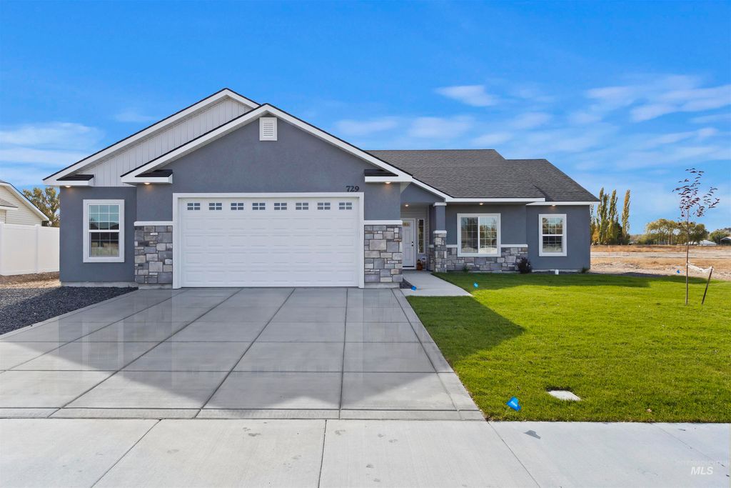 Photo of 729 Waveland Avenue, Filer, ID 83328 (MLS # 98965597)