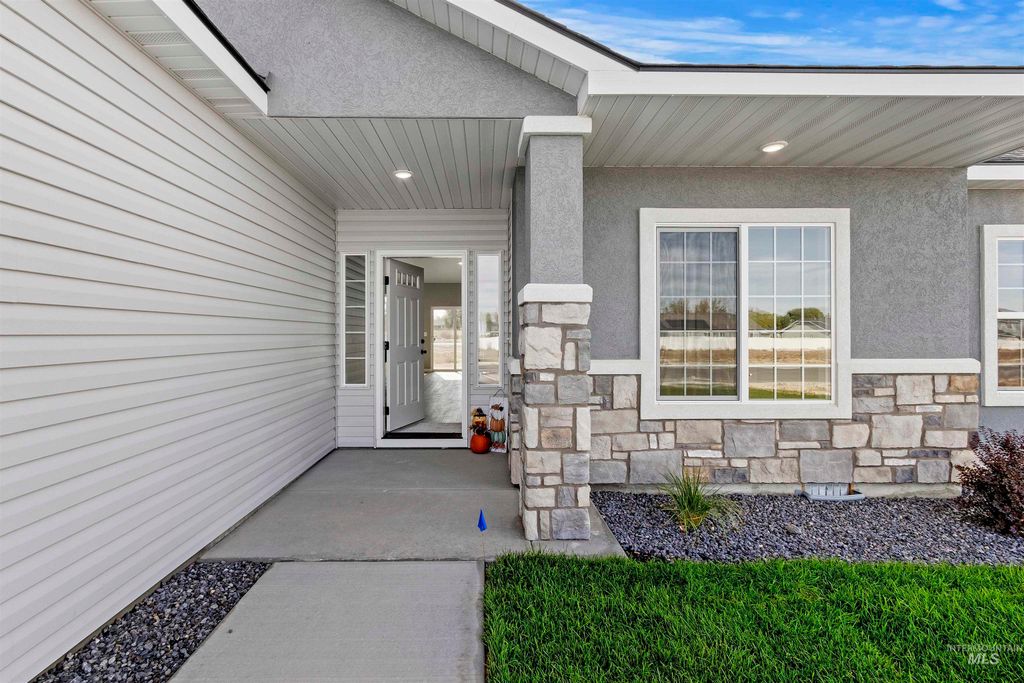Photo of 729 Waveland Avenue, Filer, ID 83328 (MLS # 98965597)