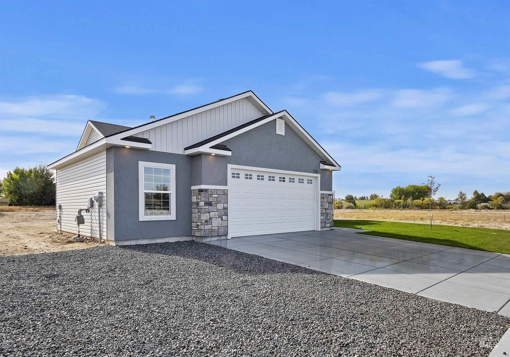 Photo of 729 Waveland Avenue, Filer, ID 83328 (MLS # 98965597)