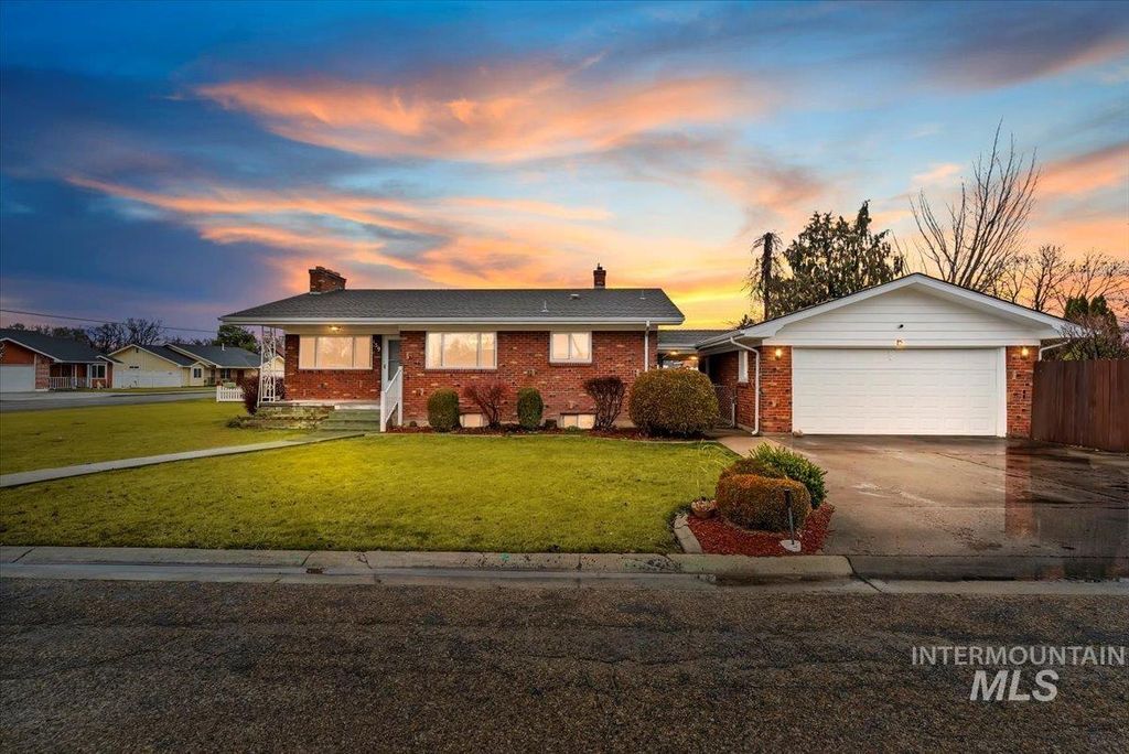Photo of 159 N Ada Place, Nampa, ID 83651 (MLS # 98975941)