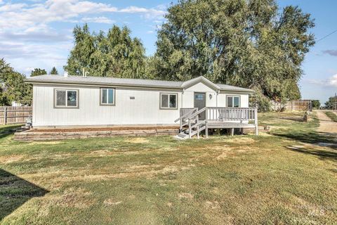 Photo of 310 W Idaho St, New Plymouth, ID 83655 (MLS # 98963102)