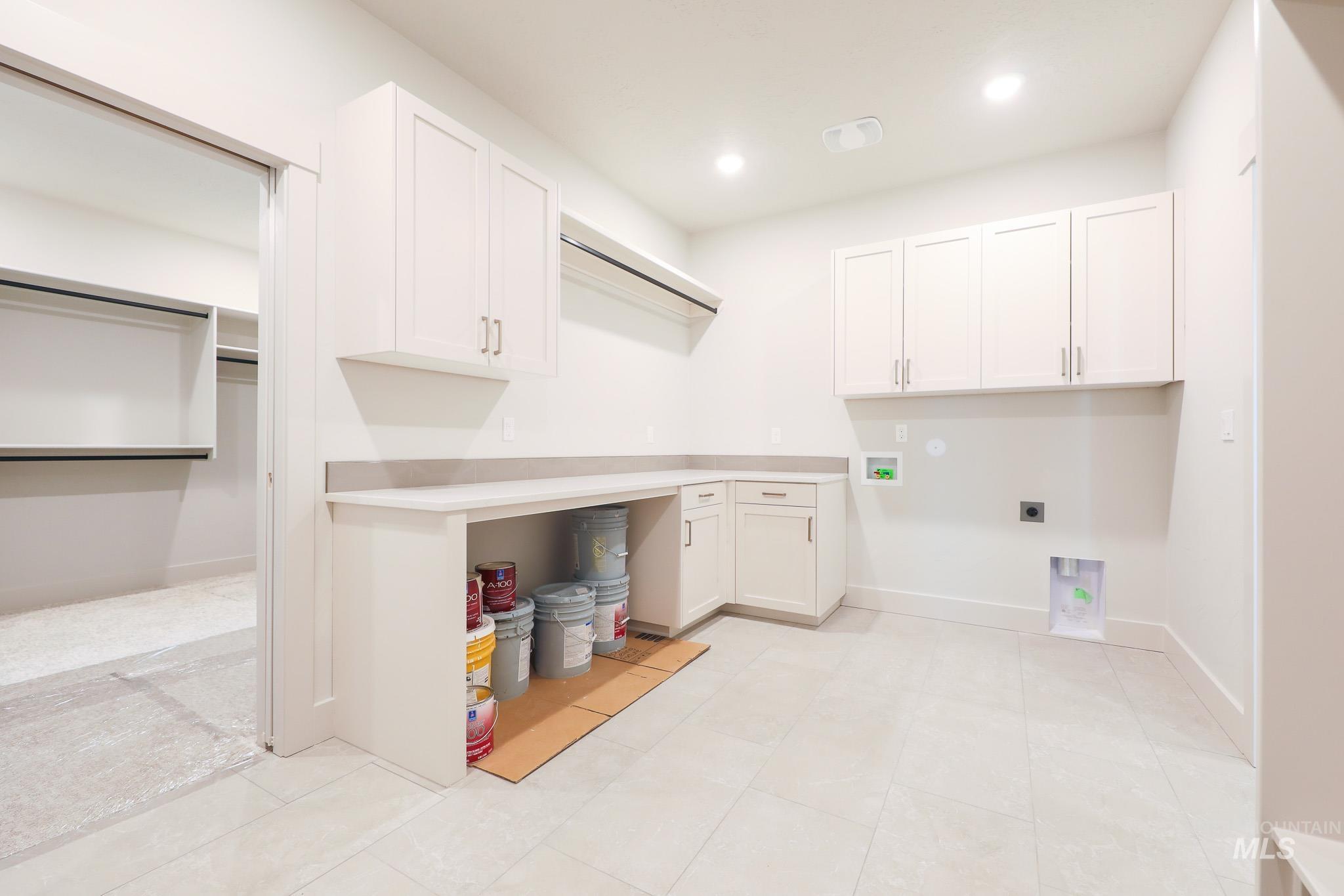 7195 E Merlin Hawk Ct