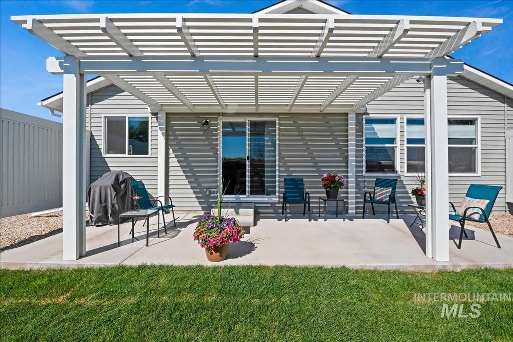 Photo of 16586 Corrine Ave, Caldwell, ID 83607 (MLS # 98986712)