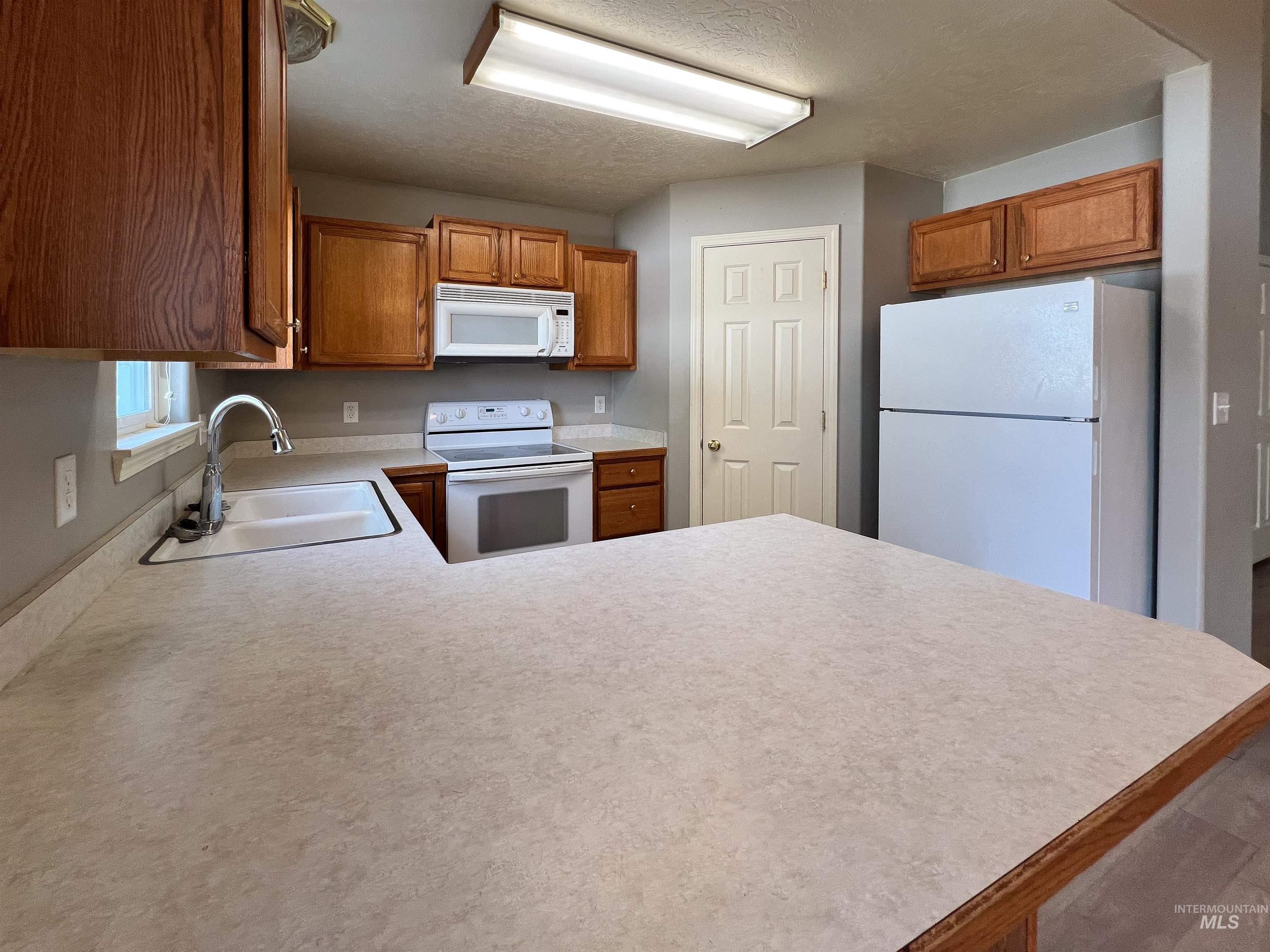 Twin Falls, Idaho 83301, United States, 3 Bedrooms Bedrooms, ,2 BathroomsBathrooms,Residential,Pending,41059