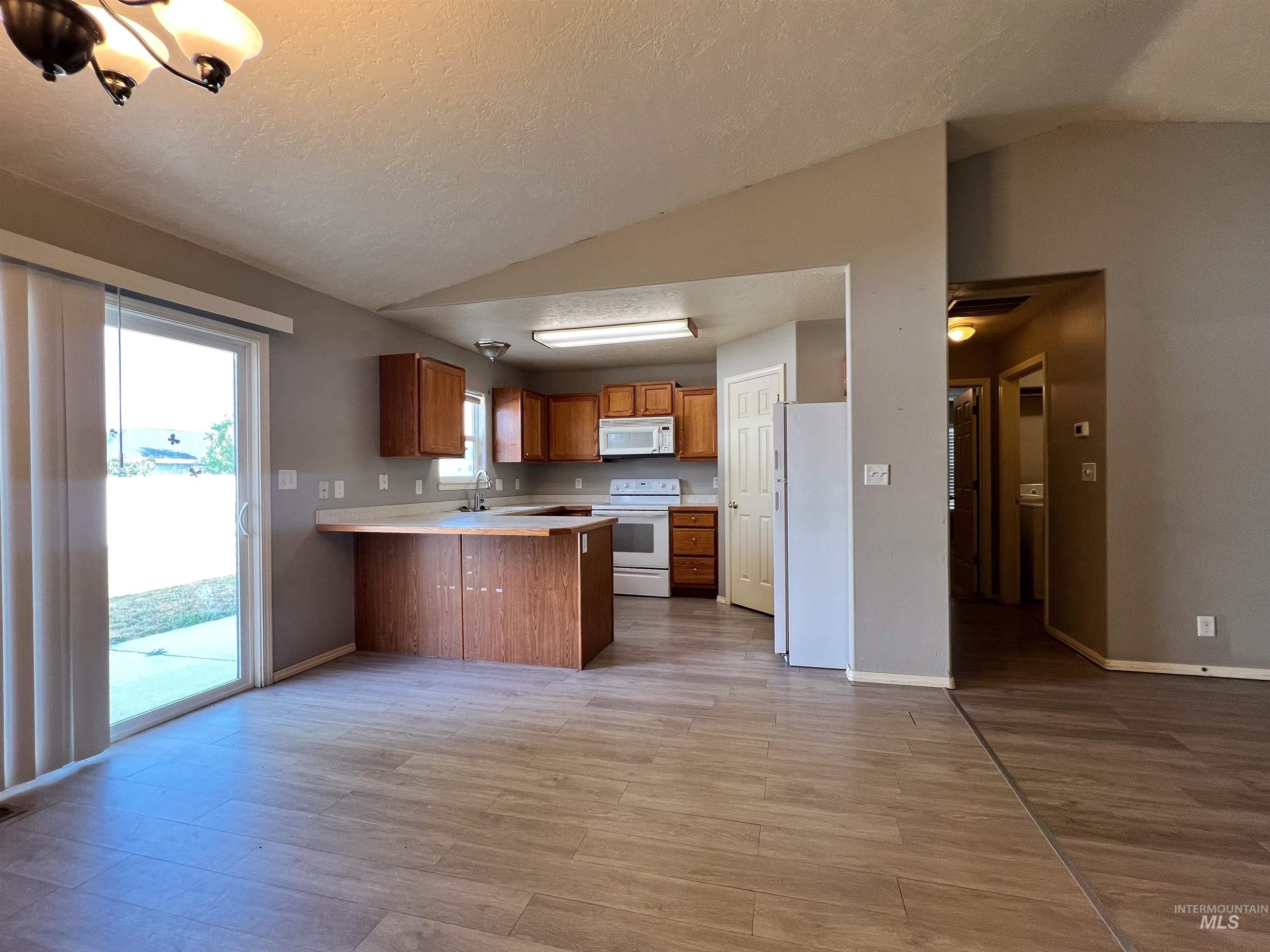 Twin Falls, Idaho 83301, United States, 3 Bedrooms Bedrooms, ,2 BathroomsBathrooms,Residential,Pending,41059