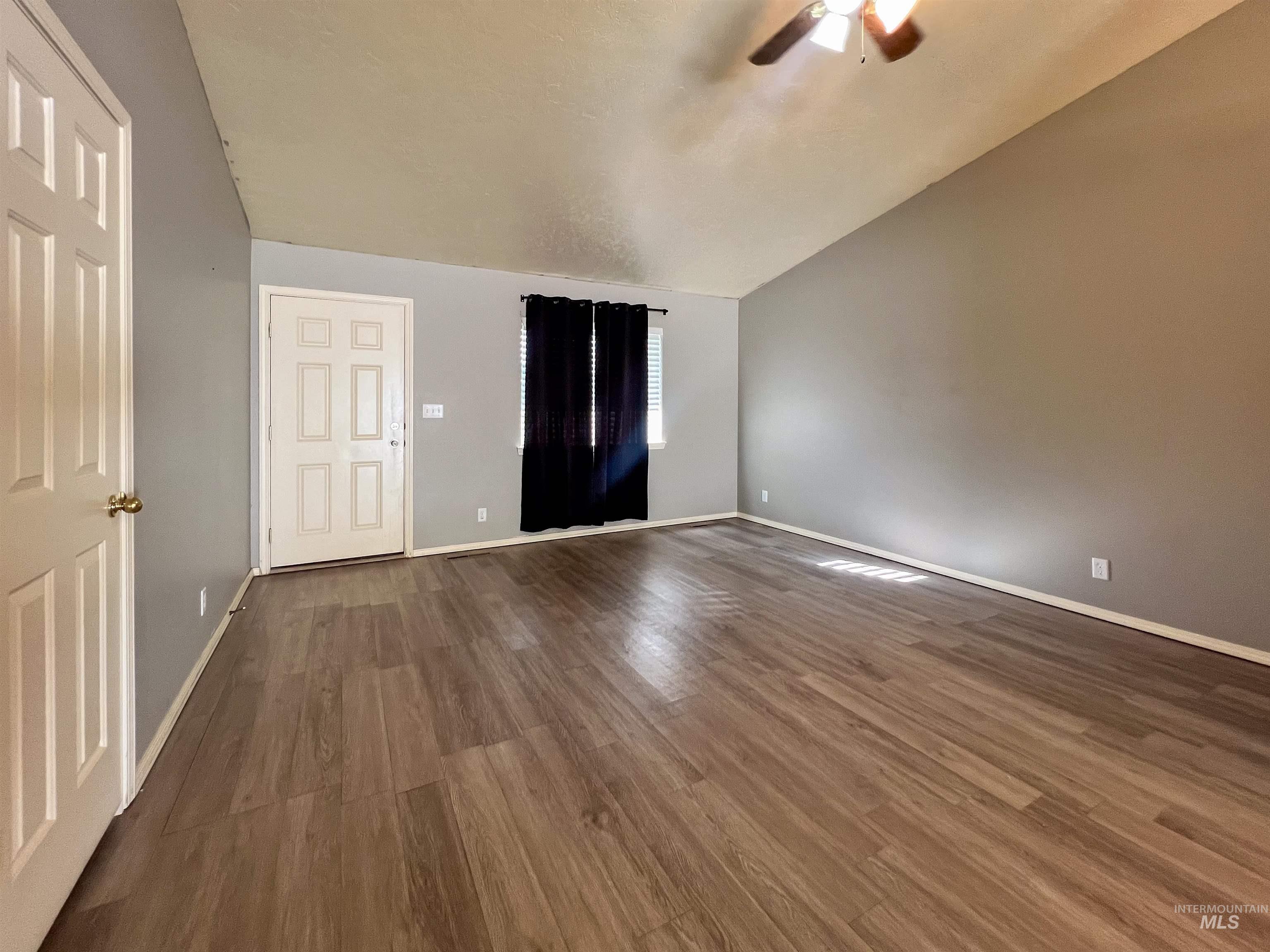 Twin Falls, Idaho 83301, United States, 3 Bedrooms Bedrooms, ,2 BathroomsBathrooms,Residential,Pending,41059