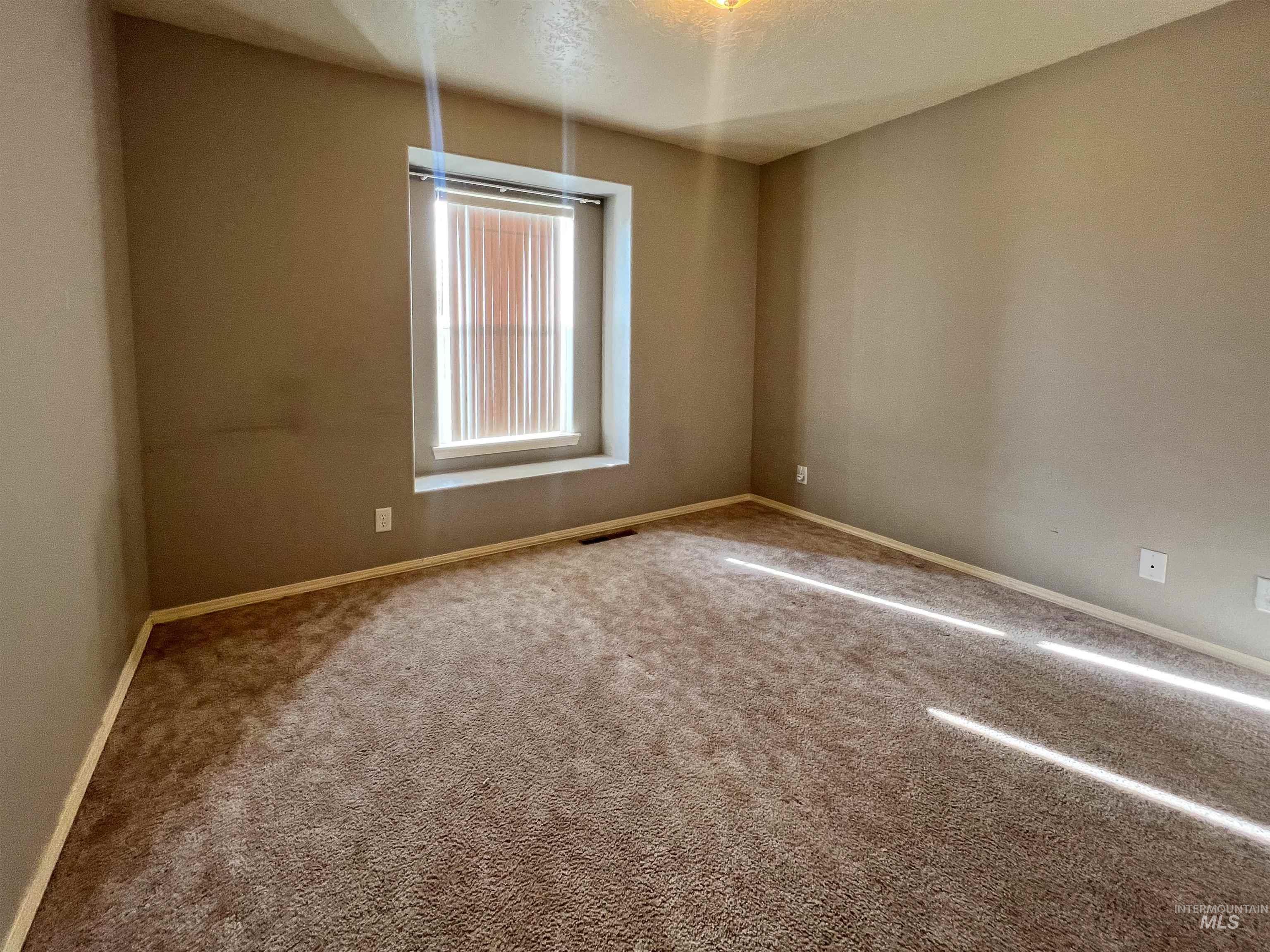 Twin Falls, Idaho 83301, United States, 3 Bedrooms Bedrooms, ,2 BathroomsBathrooms,Residential,Pending,41059