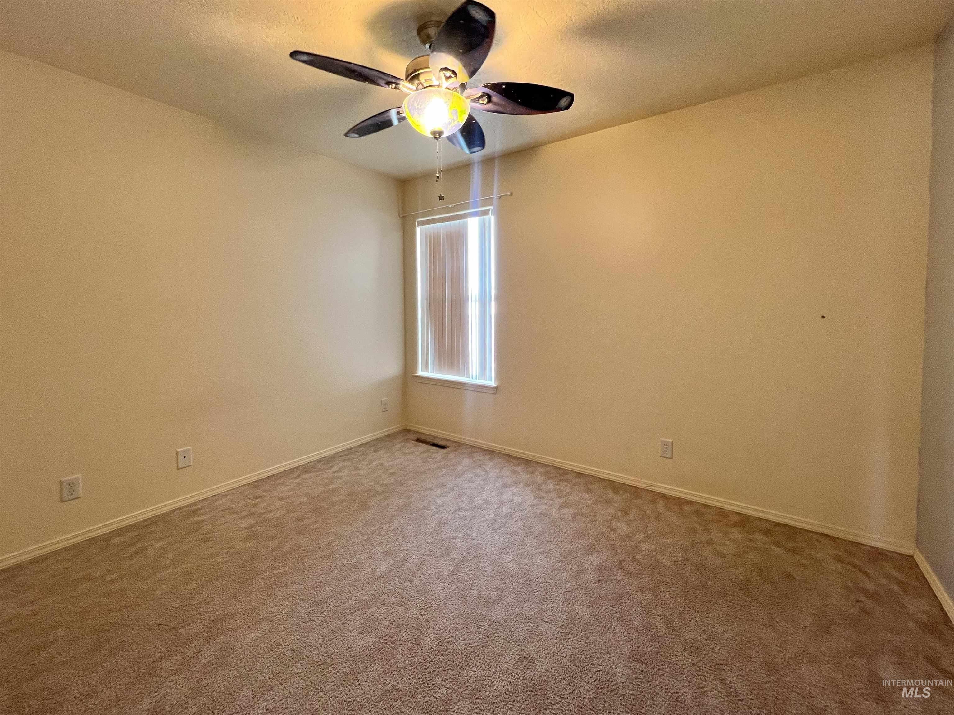 Twin Falls, Idaho 83301, United States, 3 Bedrooms Bedrooms, ,2 BathroomsBathrooms,Residential,Pending,41059