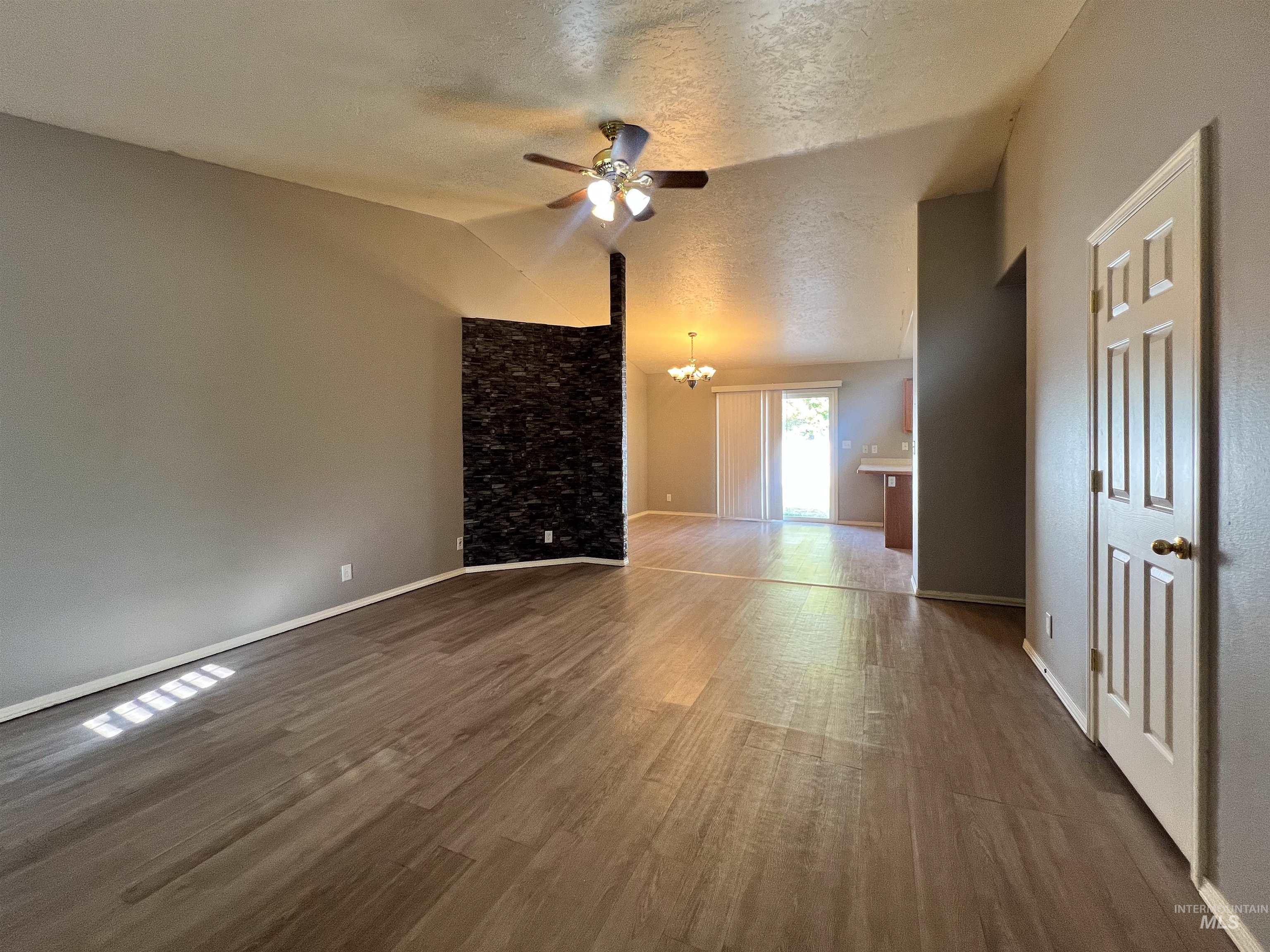 Twin Falls, Idaho 83301, United States, 3 Bedrooms Bedrooms, ,2 BathroomsBathrooms,Residential,Pending,41059