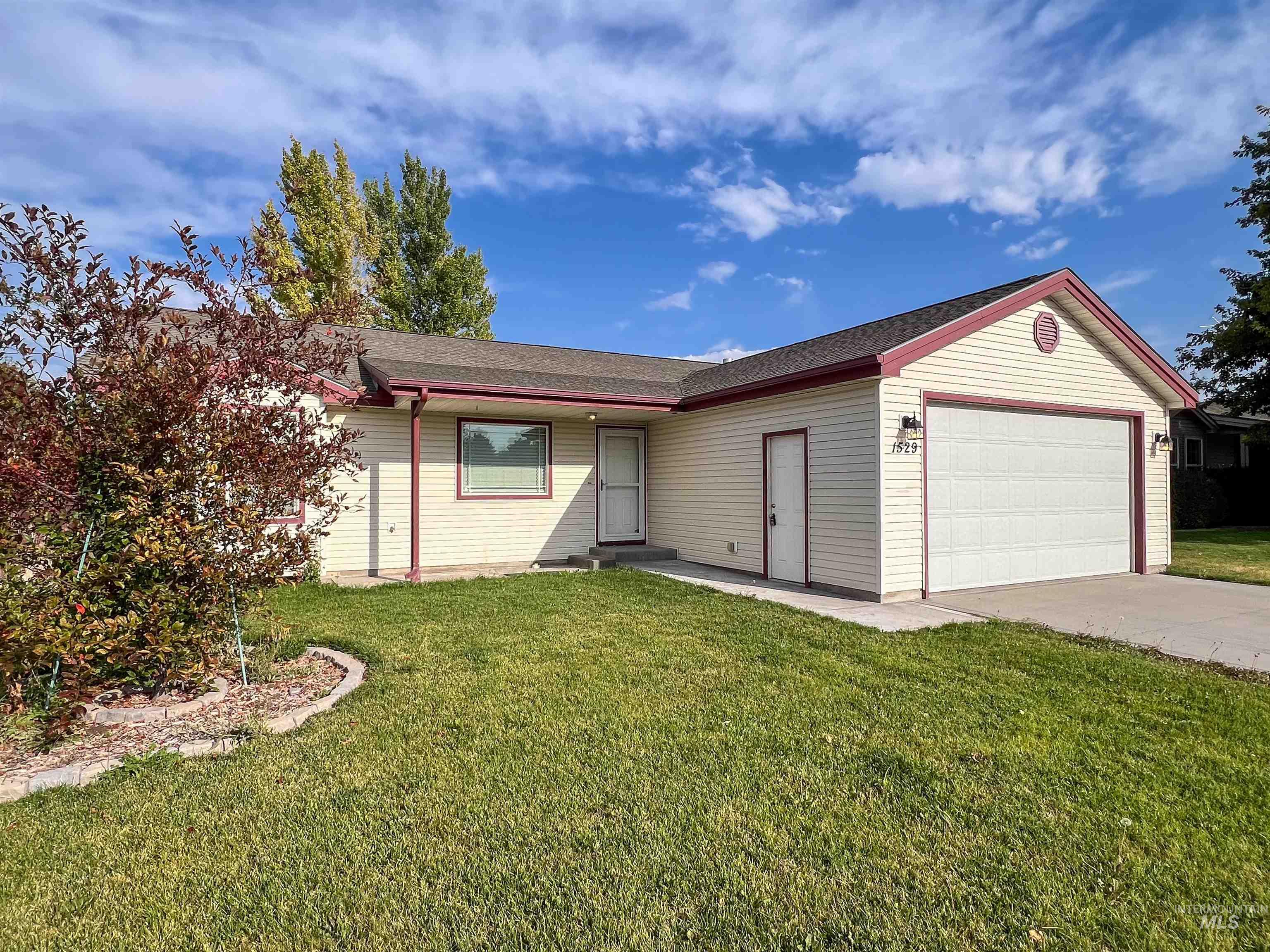 Twin Falls, Idaho 83301, United States, 3 Bedrooms Bedrooms, ,2 BathroomsBathrooms,Residential,Pending,41059