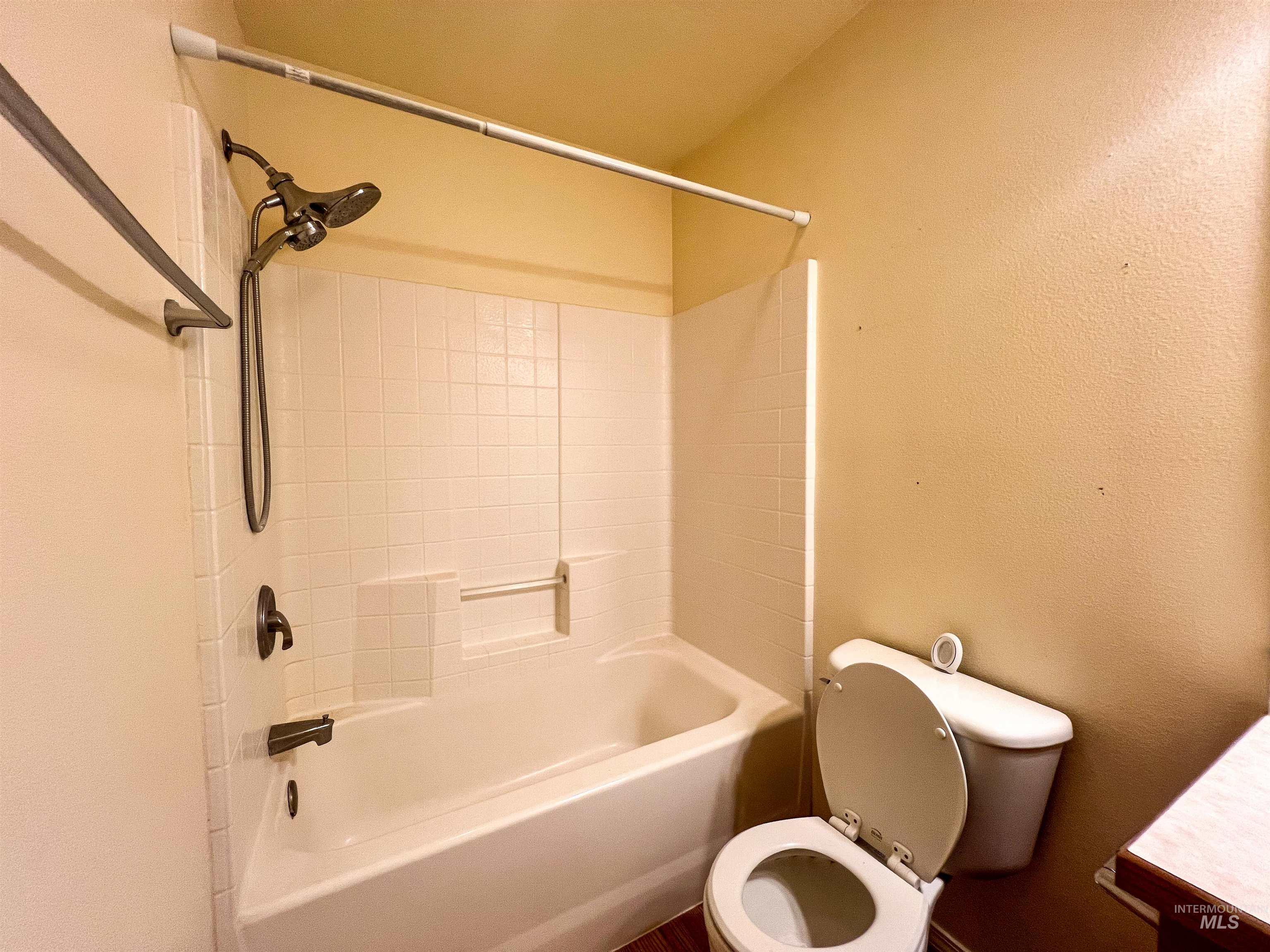 Twin Falls, Idaho 83301, United States, 3 Bedrooms Bedrooms, ,2 BathroomsBathrooms,Residential,Pending,41059