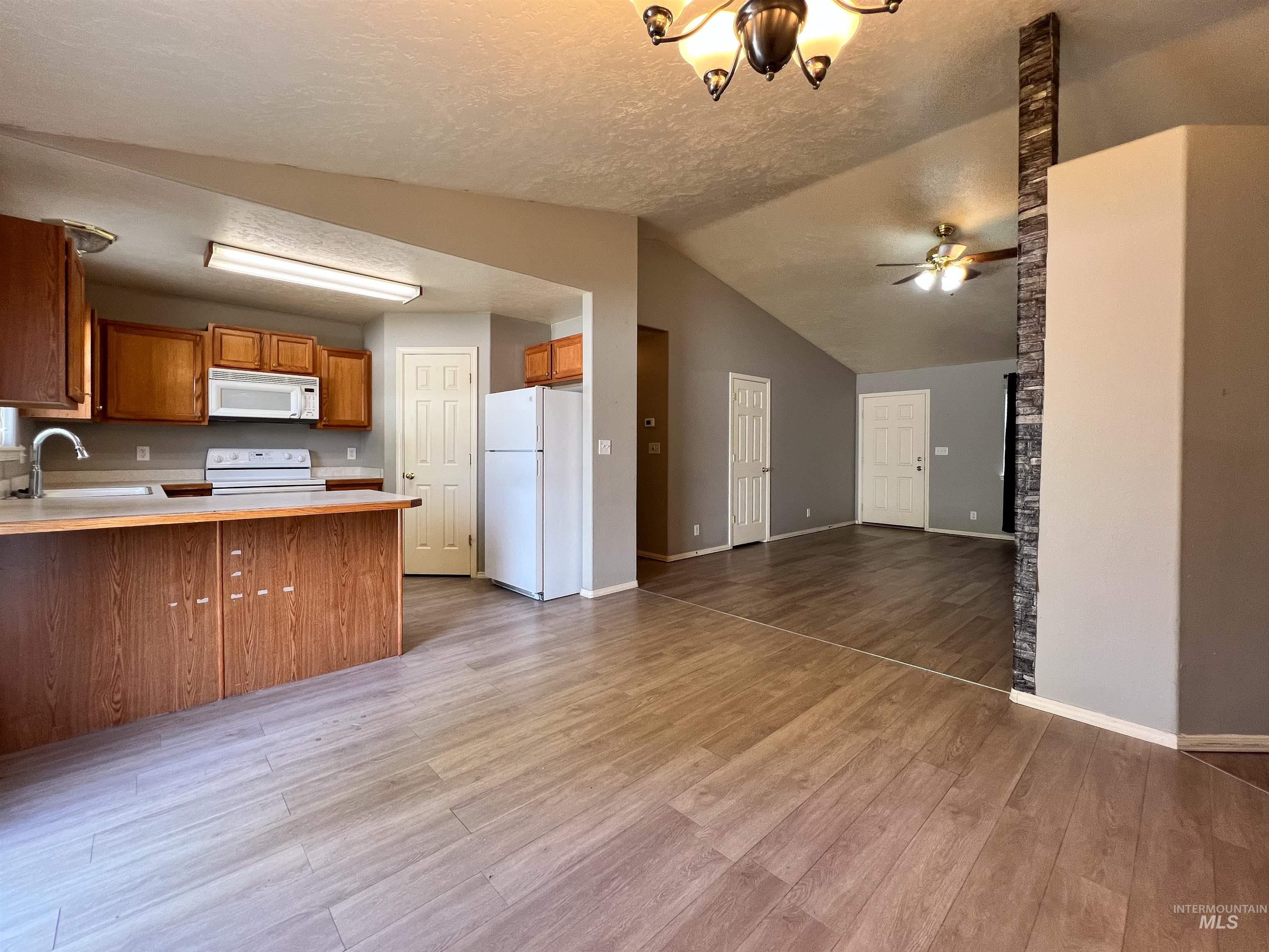 Twin Falls, Idaho 83301, United States, 3 Bedrooms Bedrooms, ,2 BathroomsBathrooms,Residential,Pending,41059