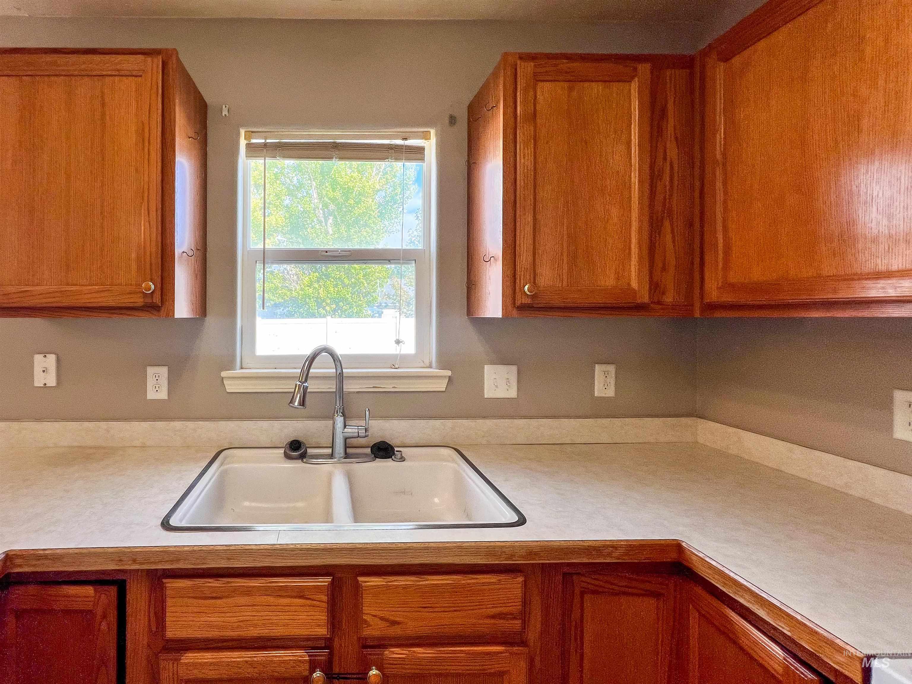 Twin Falls, Idaho 83301, United States, 3 Bedrooms Bedrooms, ,2 BathroomsBathrooms,Residential,Pending,41059