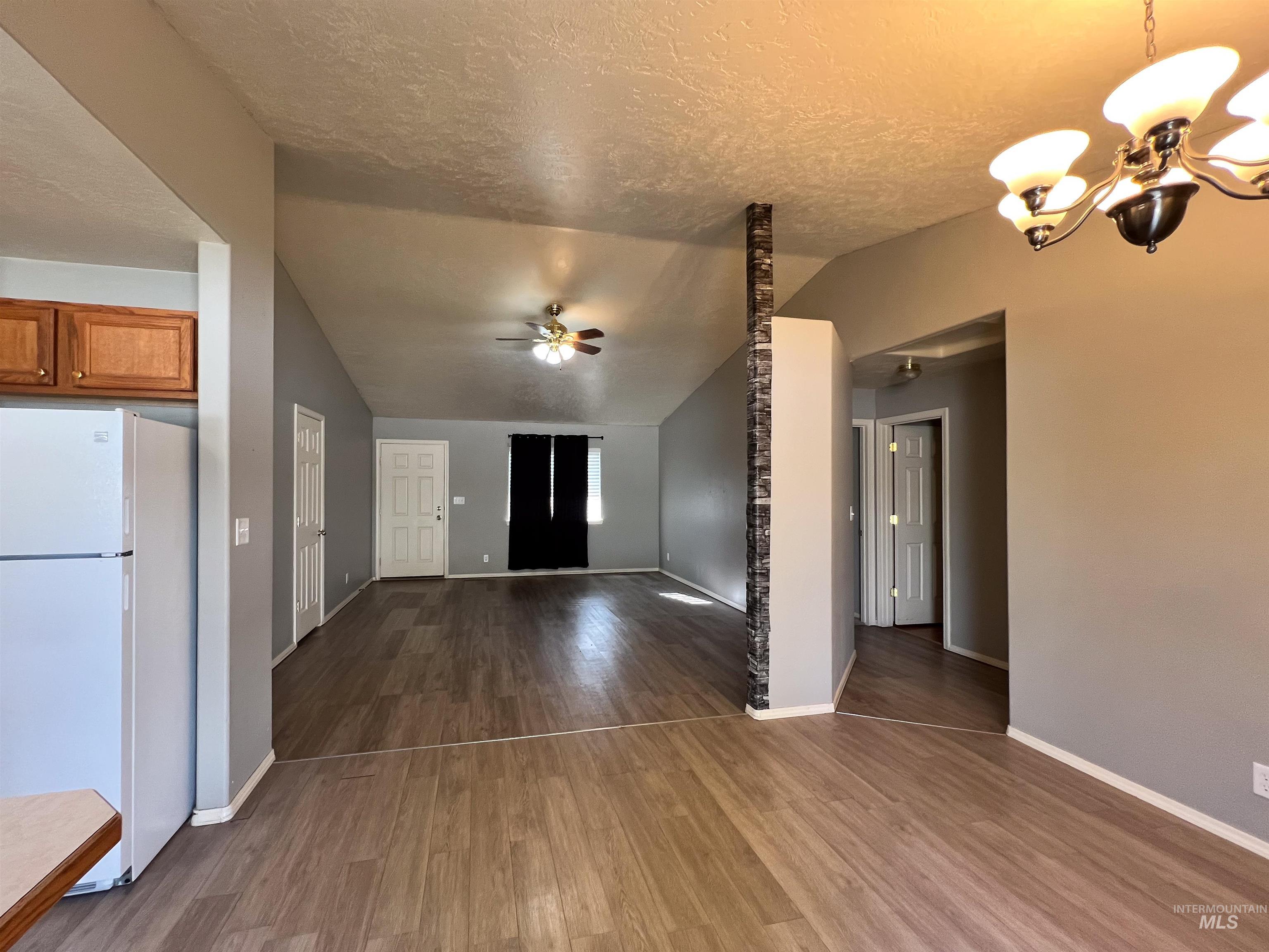 Twin Falls, Idaho 83301, United States, 3 Bedrooms Bedrooms, ,2 BathroomsBathrooms,Residential,Pending,41059