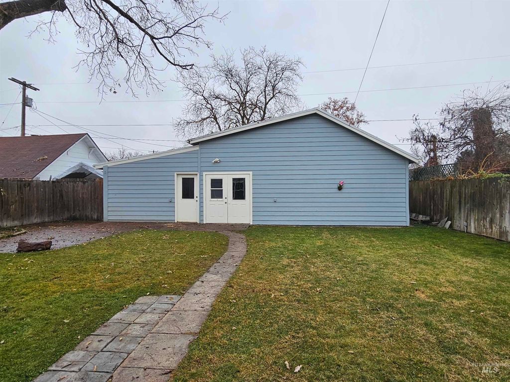 Photo of 644 N 7th St, Payette, ID 83661 (MLS # 98969231)