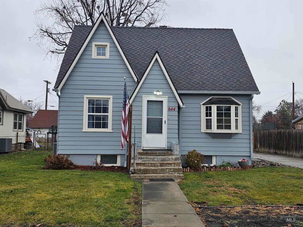 Photo of 644 N 7th St, Payette, ID 83661 (MLS # 98969231)