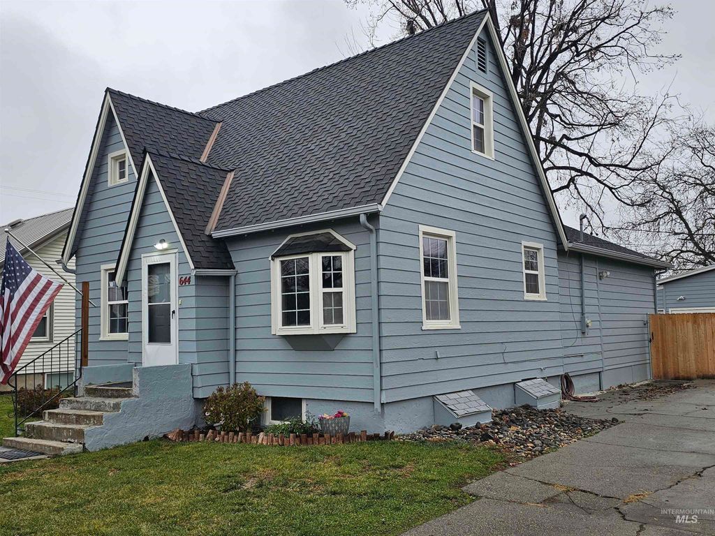 Photo of 644 N 7th St, Payette, ID 83661 (MLS # 98969231)