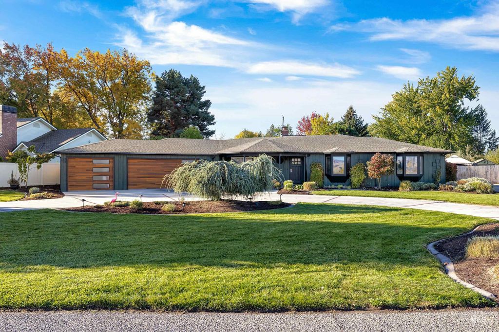 Photo of 4747 N Mountain View Dr, Boise, ID 83704 (MLS # 98978482)