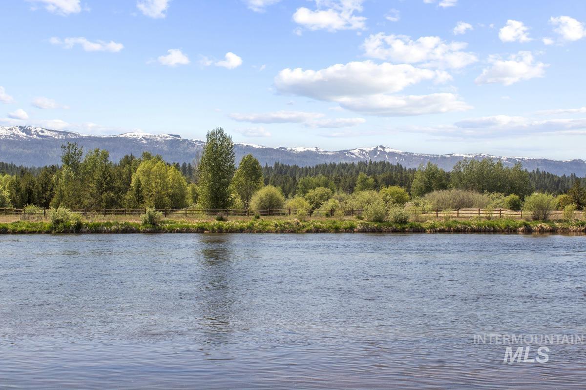 L11 B1 River Bank Drive