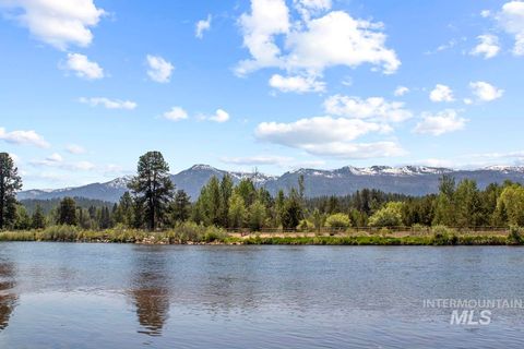 Photo of 11 River Bank Drive, Cascade, ID 83611 (MLS # 98950580)