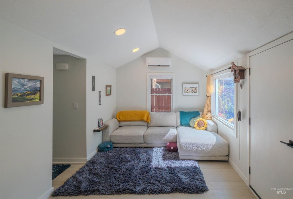 Photo of 1067 N Clithero Dr, Boise, ID 83703 (MLS # 98971106)