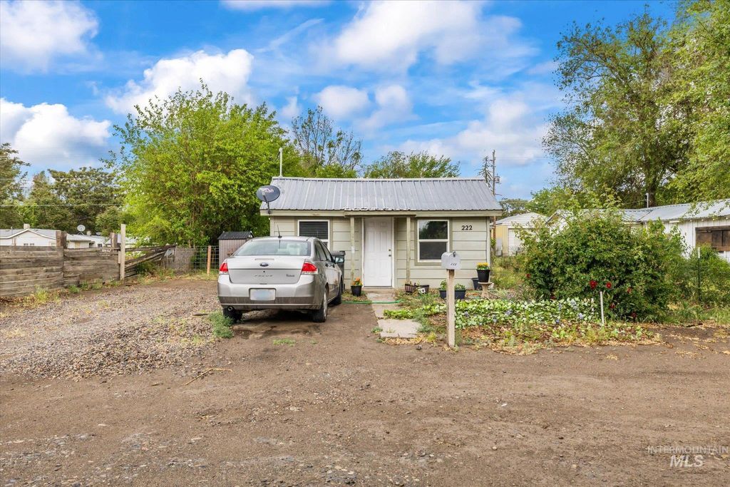 Photo of 218 E Owyhee Ave, Homedale, ID 83628 (MLS # 98967184)
