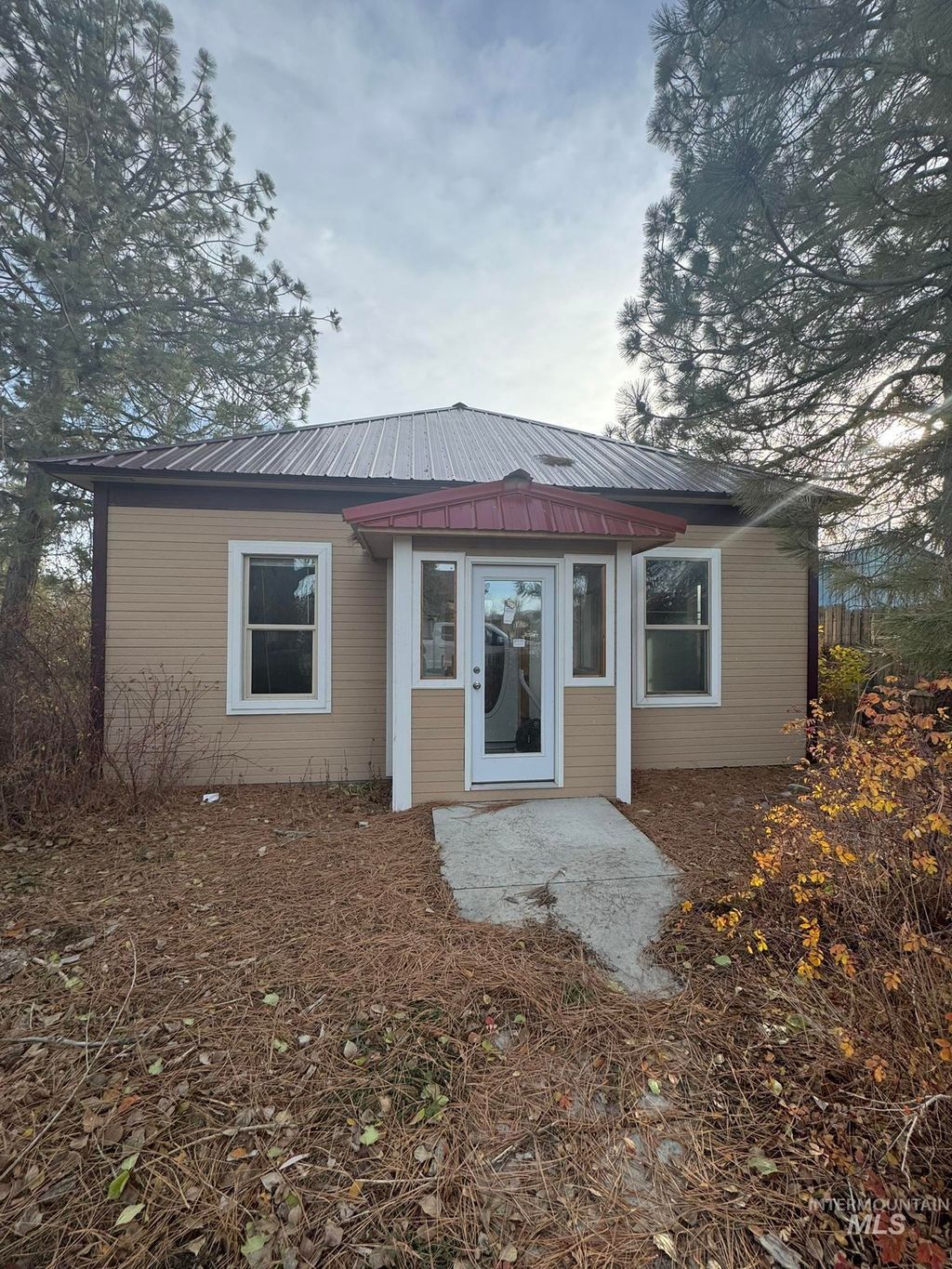 Photo of 232 E Willow Ave, Fairfield, ID 83327 (MLS # 98967064)