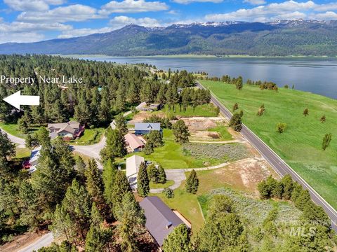 Photo of 903 Divot Circle, Cascade, ID 83611 (MLS # 98980466)