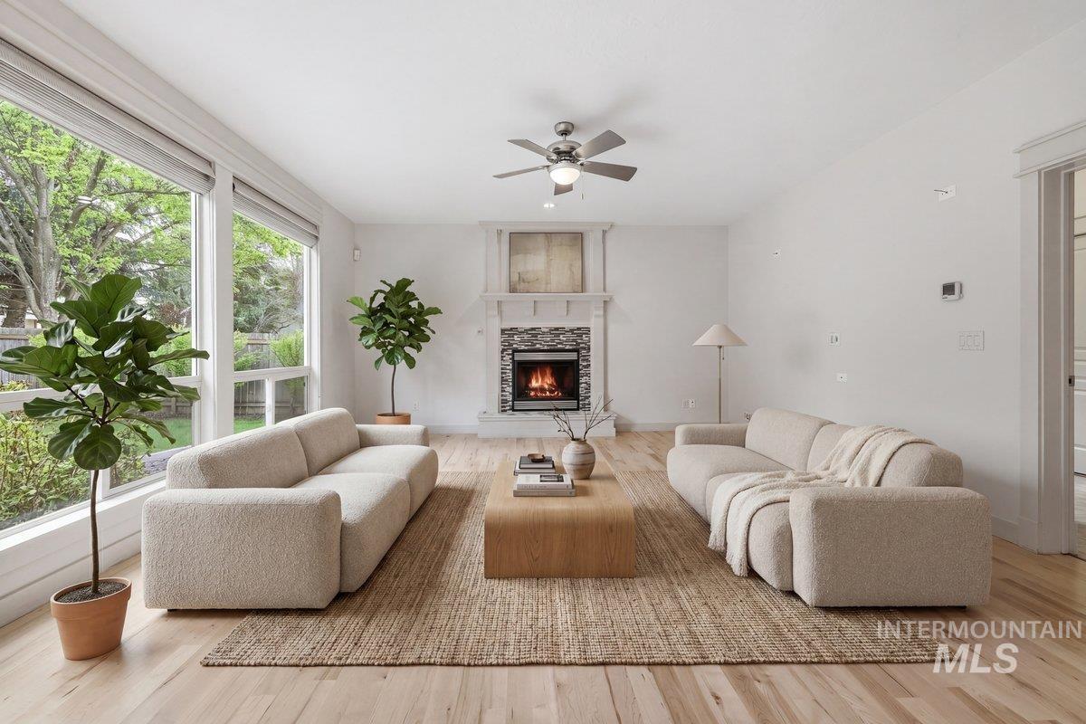 918 N Caledonia Place