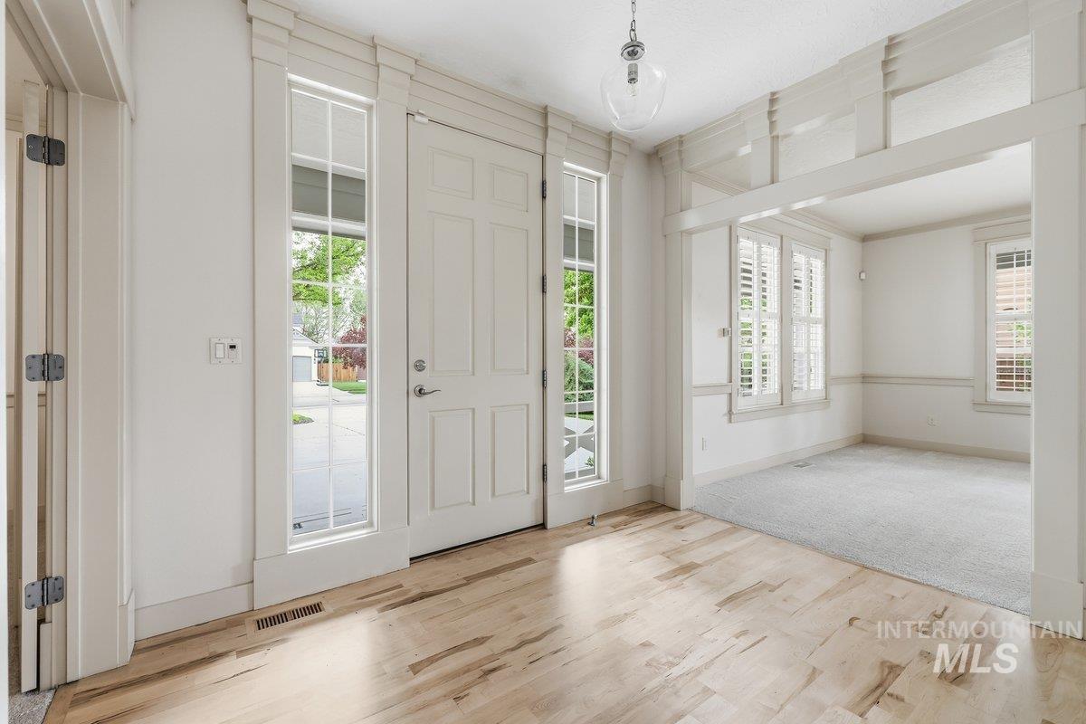 918 N Caledonia Place