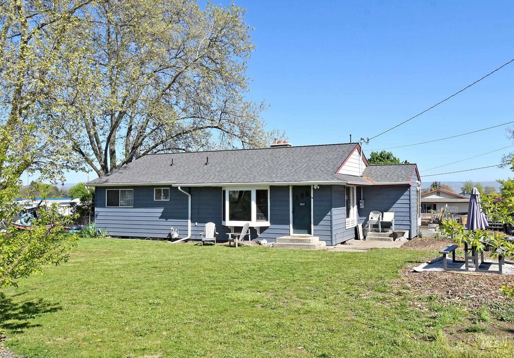 Photo of 1521 Grelle Avenue, Lewiston, ID 83501 (MLS # 98984358)