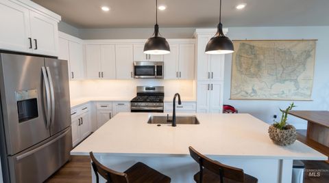 Photo of 205 S Ripplerock Ln, Star, ID 83669 (MLS # 98986135)