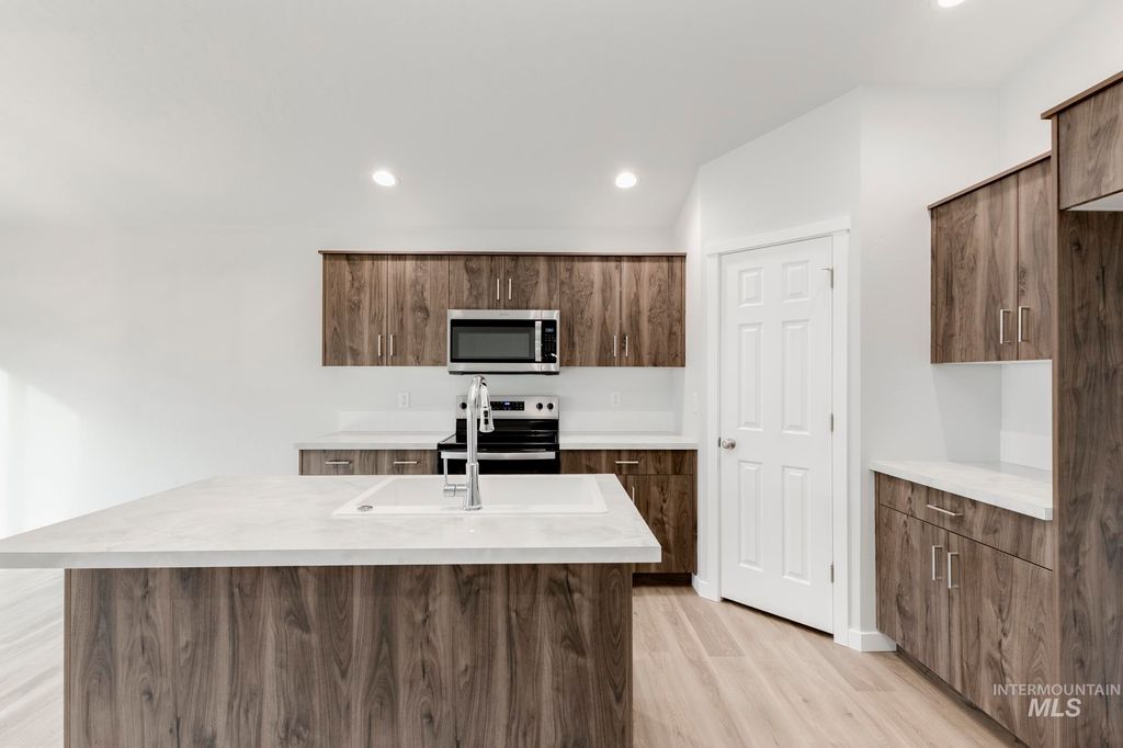 Photo of 315 N Madrone Ave, Kuna, ID 83634 (MLS # 98968382)