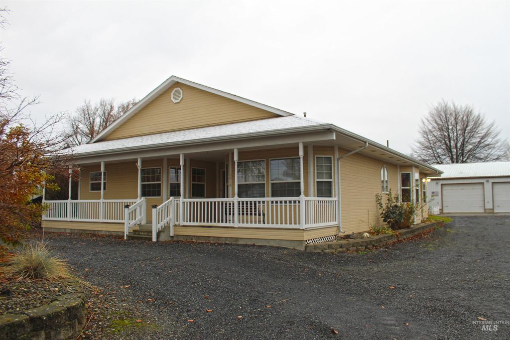 Photo of 3816 16th Street, Lewiston, ID 83501 (MLS # 98969206)