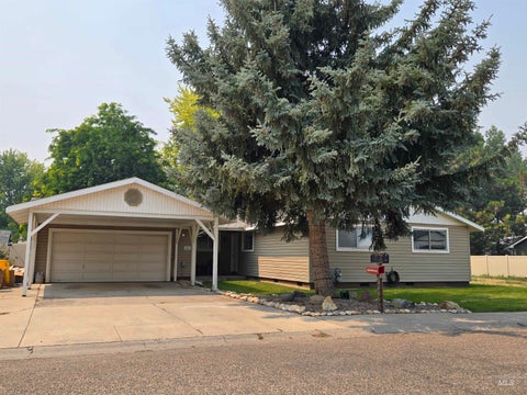 Photo of 525 Reiter Dr, Ontario, OR 97914 (MLS # 98995517)