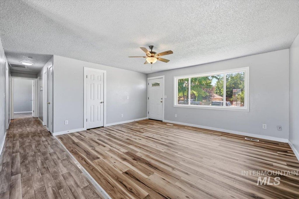 Photo of 5720 Sunset Dr, Nampa, ID 83686 (MLS # 98991561)